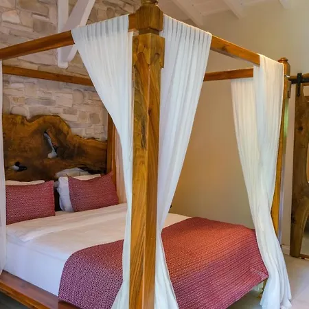 Sasa Harmanlık Otel *